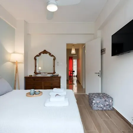 Saroko House - Corfu City Getaway Apartment